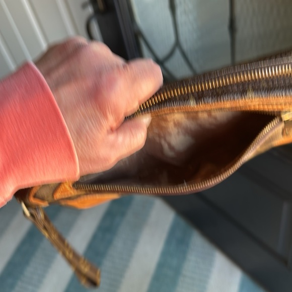 ❄️Blizzard Sale❄️Louis Vuitton Monogram Marly Draggonne Clutch❄️ - Picture 10 of 11